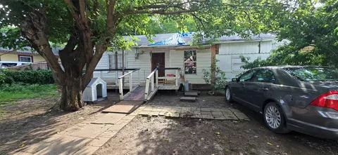 1107 N Justin Ave, Dallas, TX 75211