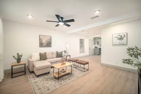 5525 Lester Granger Dr, Fort Worth, TX 76112