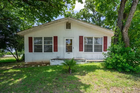 1006 S Sparks St, Alvarado, TX 76009