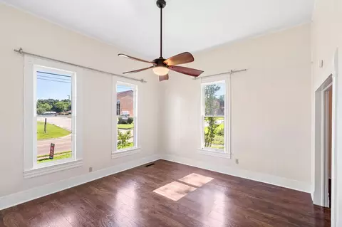 310 E 3rd St, Mount Pleasant, TX 75455 photo 17