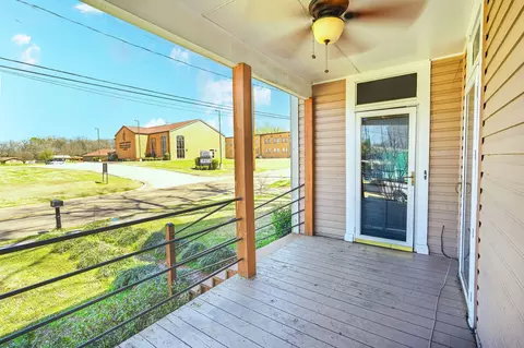310 E 3rd St, Mount Pleasant, TX 75455 photo 3
