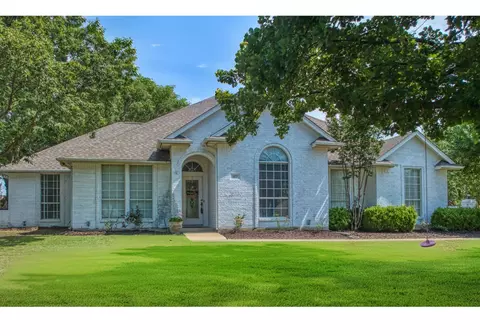 107 Suburban Dr, Ovilla, TX 75154