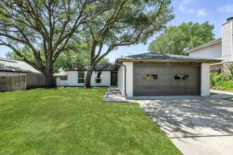 7601 Evergreen Dr, Watauga, TX 76148