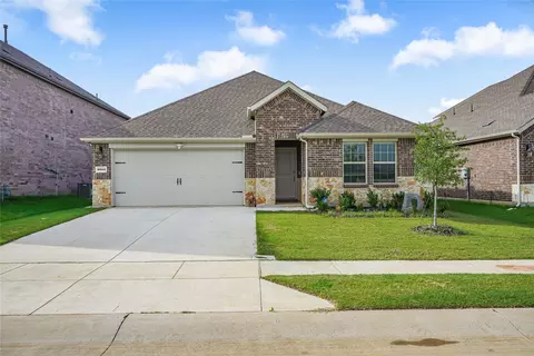 9912 Tinsley St, Aubrey, TX 76227