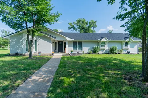 201 Roaring Springs Dr, Joshua, TX 76058