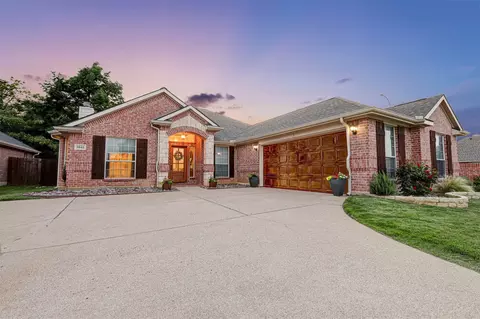 5841 Sugar Maple Dr, Fort Worth, TX 76244