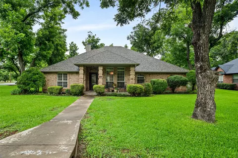 9426 S Longwood Dr, Granbury, TX 76049