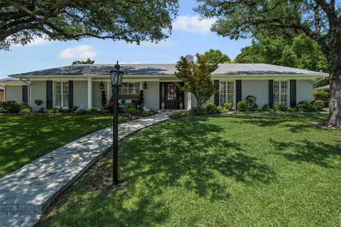 7116 Serrano Dr, Benbrook, TX 76126