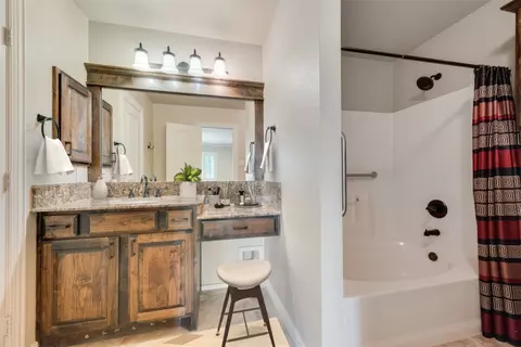 Bath - 105 Windsor Dr, Forney, TX 75126 photo 1 of 2