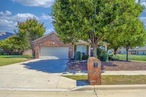 424 Baverton Ln, Haslet, TX 76052