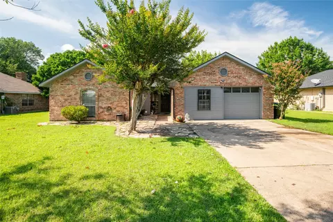 306 Hackberry Dr, Greenville, TX 75402