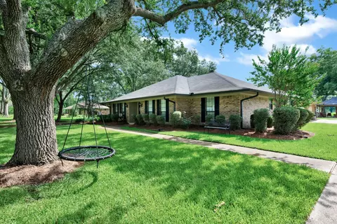 112 Rolling Meadow Ln, Bossier City, LA 71112