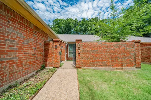 953 Cedarland Blvd, Arlington, TX 76011