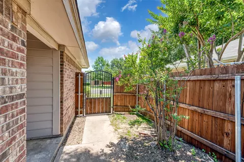 Exterior - 308 Crowe Dr, Euless, TX 76040 photo 4 of 10