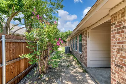 Exterior - 308 Crowe Dr, Euless, TX 76040 photo 5 of 10