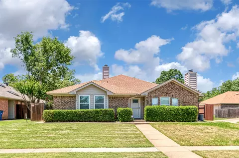 Exterior - 308 Crowe Dr, Euless, TX 76040 photo 2 of 10