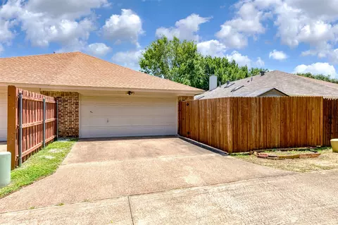 Exterior - 308 Crowe Dr, Euless, TX 76040 photo 9 of 10