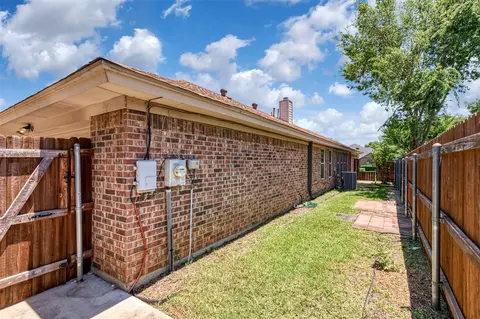 Exterior - 308 Crowe Dr, Euless, TX 76040 photo 8 of 10