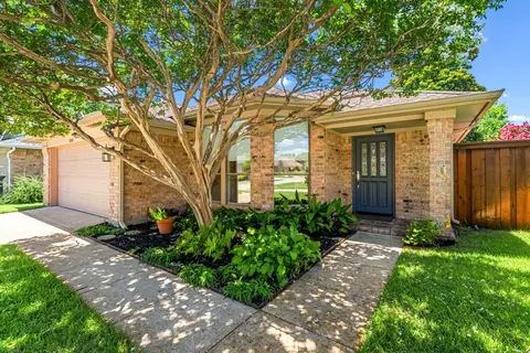 2801 Laurel Oaks Dr, Garland, TX 75044