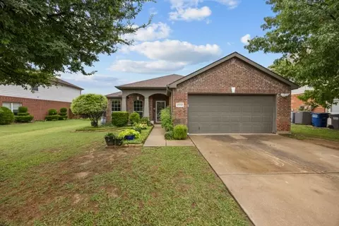 2732 Cowboy Trl, Little Elm, TX 75068