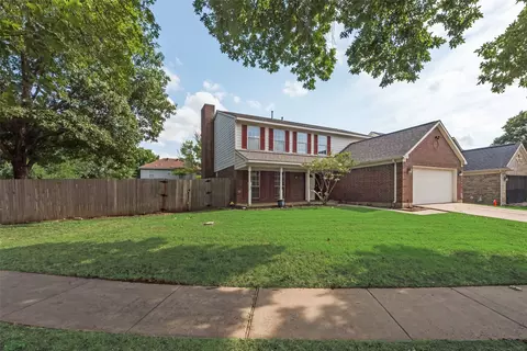 5520 Big Bend Dr, Fort Worth, TX 76137