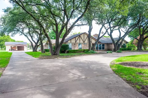 110 Rockett Ln, Pecan Hill, TX 75154