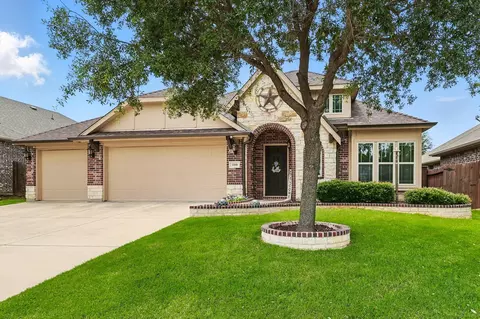 1100 Stampede Dr, Aubrey, TX 76227