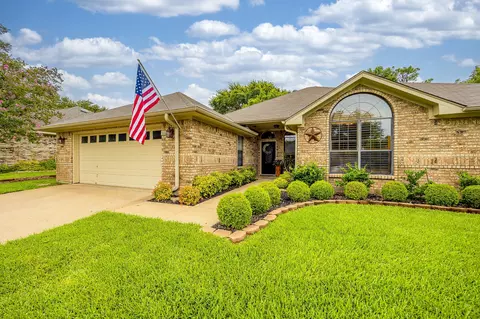 3320 Cypress Ct, Bedford, TX 76021