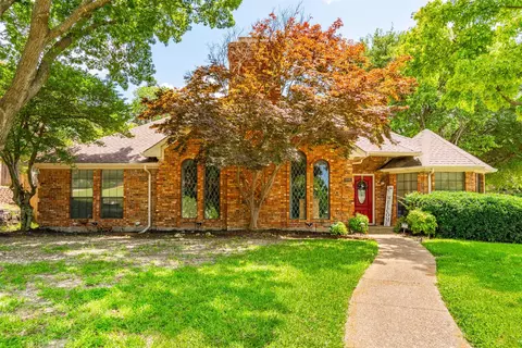 900 Forest Hill Ct, Cedar Hill, TX 75104
