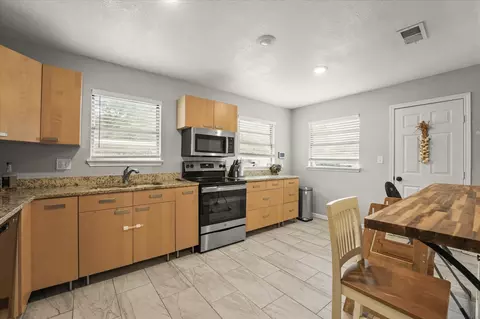 3350 Glenhaven Blvd, Dallas, TX 75211