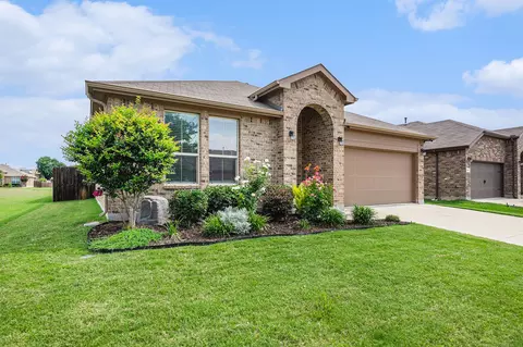 204 Sunken Meadow Ct, Denton, TX 76210