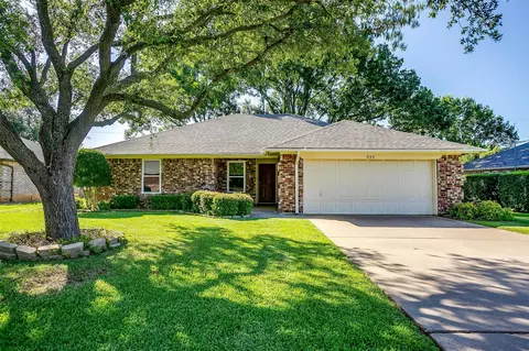 555 Meadowbrook Dr, Burleson, TX 76028
