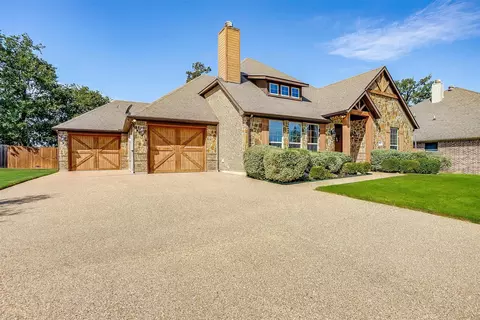 1023 Winding Creek Dr, Kennedale, TX 76060
