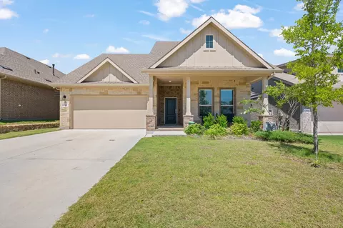 5709 Round Hill Rd, Denton, TX 76210