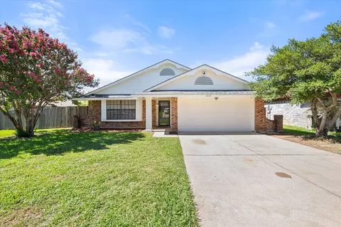 2212 Hollybush Ln, Bedford, TX 76021