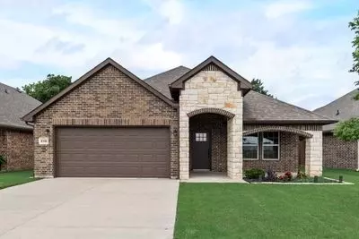 8306 Grant Ln, Greenville, TX 75402