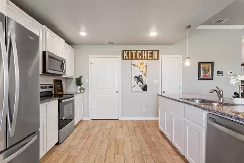 Kitchen - 8876 Fm 1237 Spur, Troy, TX 76579 photo 3 of 4