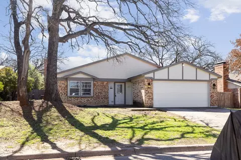 5804 Trail Crest Dr, Arlington, TX 76017