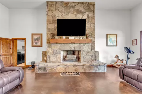 13831 Friendship Rd, Pilot Point, TX 76258