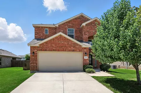 8808 Deadwood Ln, Aubrey, TX 76227