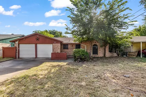 3005 Farrell Ln, Fort Worth, TX 76119