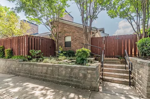 2547 Shady Ridge Dr, Bedford, TX 76021