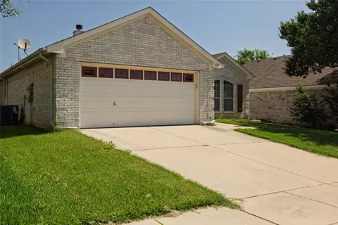 624 Bridle Trl, Saginaw, TX 76179