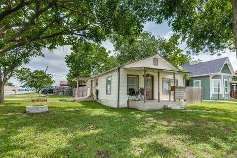 201 E Davis Ave, Alvarado, TX 76009
