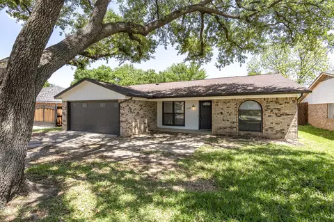 1828 Tracey Cir, Irving, TX 75060