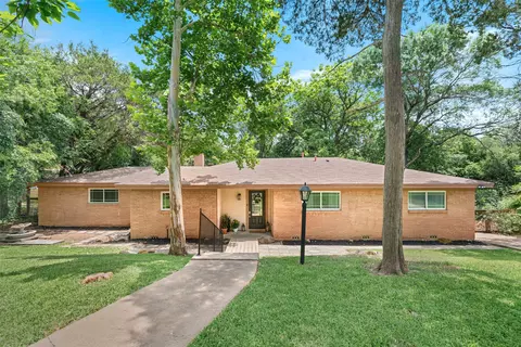 9508 Midway Dr, Woodway, TX 76712