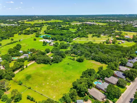 302 S Fox Ln, Burleson, TX 76028