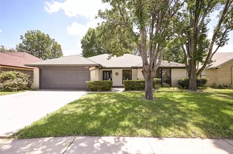 506 Betsy Ross Dr, Arlington, TX 76002