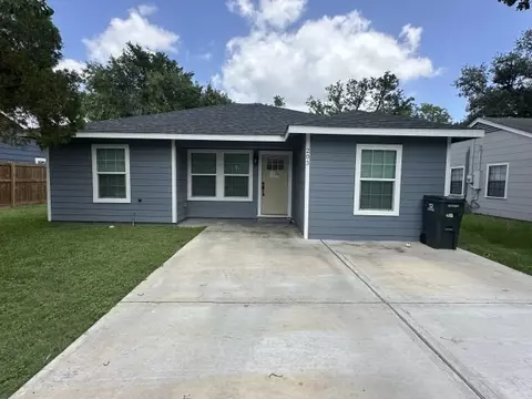 203 Sandra St, Edna, TX 77957