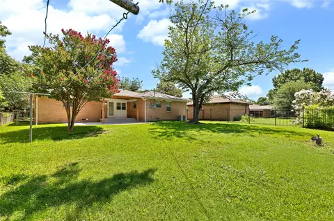 2425 Pinebluff Dr, Dallas, TX 75228 photo 25